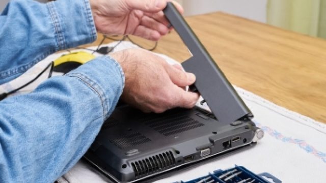 How to Charge Laptop Battery Manually for Optimal Performance